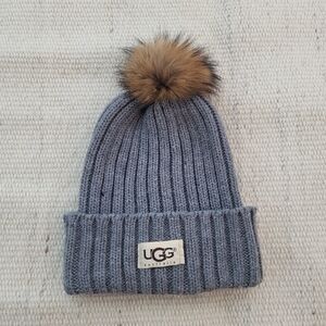 UGG Winter Beanie Hat with Faux Fur Pom Pom in Gray